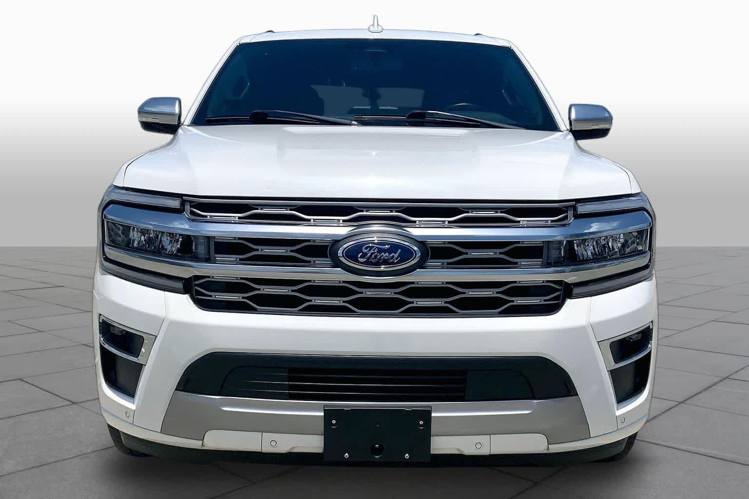 Used 2024 Ford Expedition Platinum RWD image 4