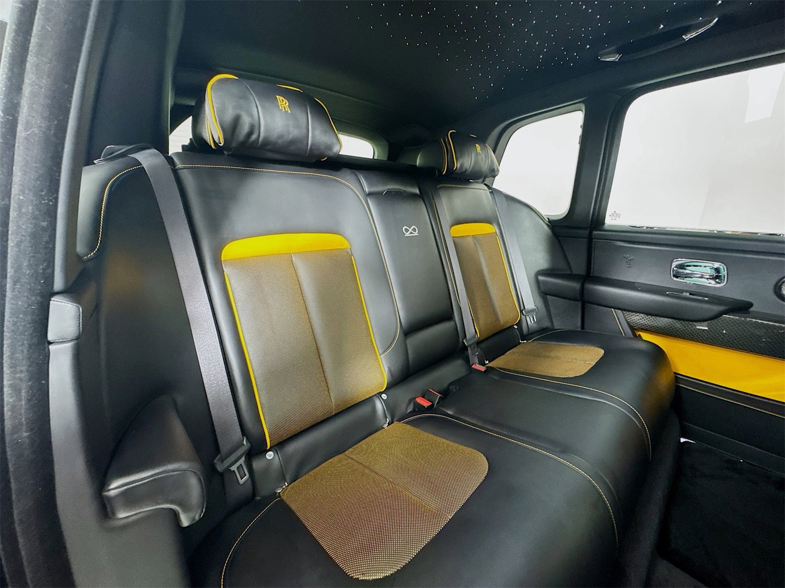 Used 2025 Rolls-Royce Cullinan Black Badge image 27