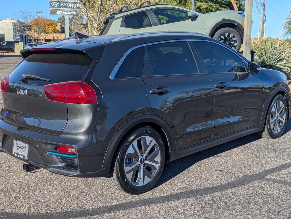 Used 2022 Kia Niro EX Premium image 5
