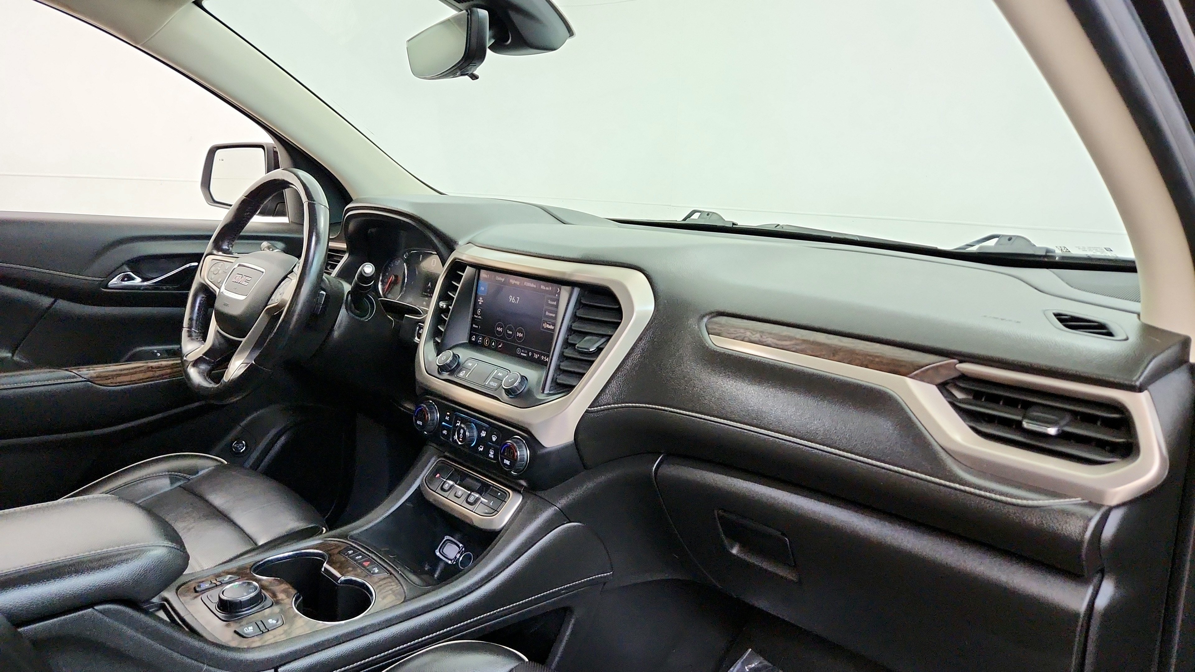 Used 2021 GMC Acadia Denali w/ Denali Ultimate Package AWD/4WD image 32