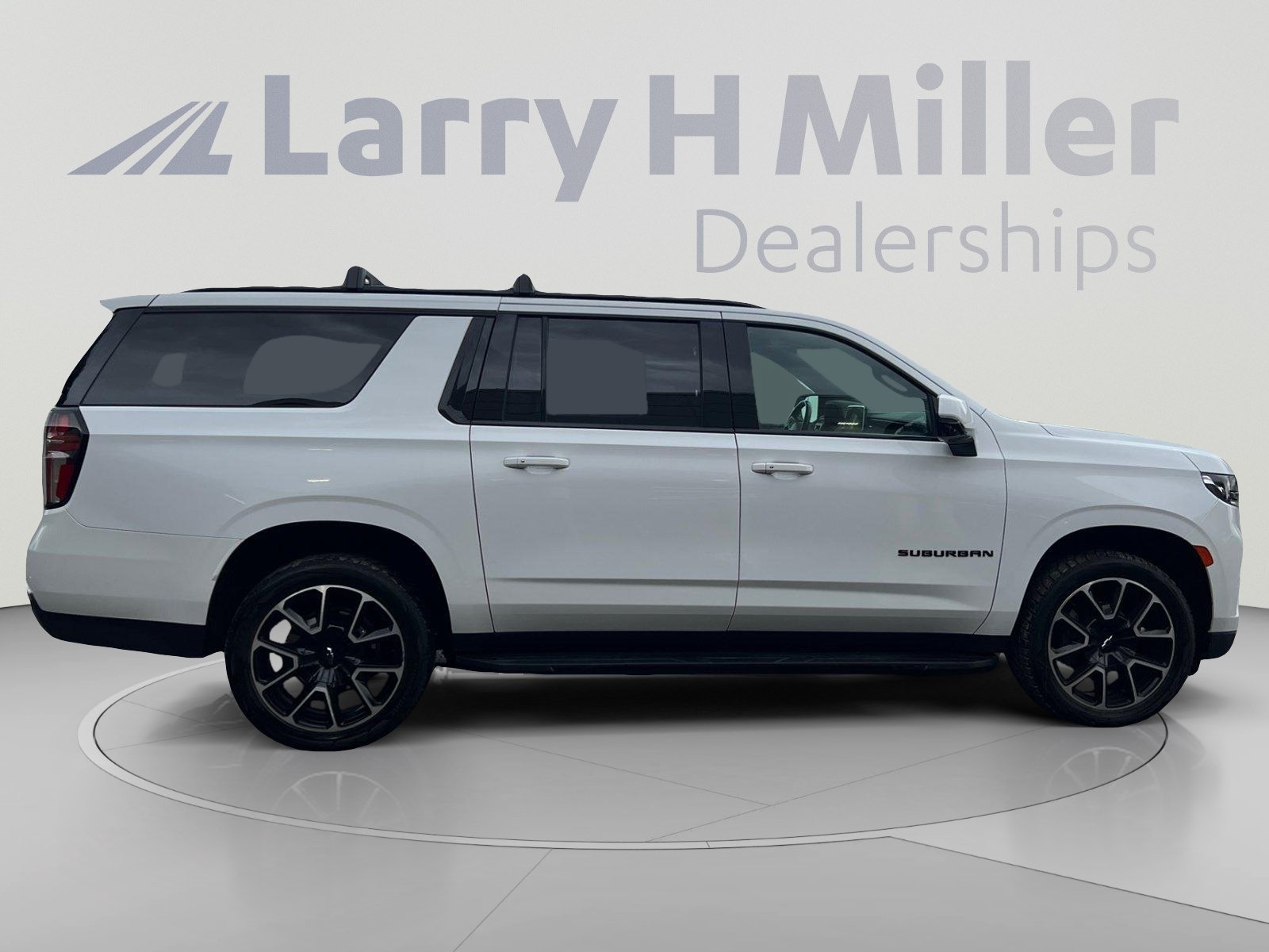 Used 2021 Chevrolet Suburban RST w/ Luxury Package AWD/4WD image 6