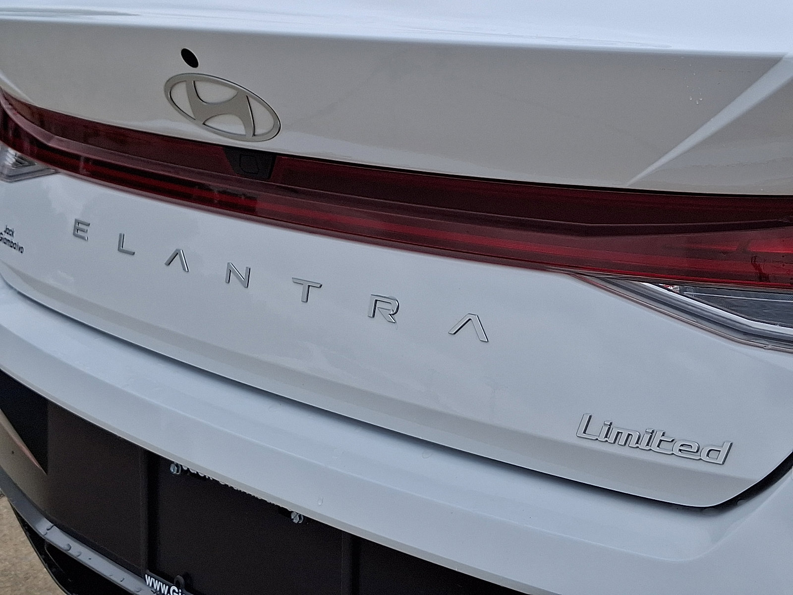 Certified 2025 Hyundai Elantra Limited FWD image 31