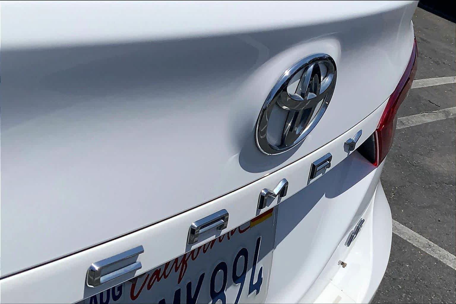 Used 2020 Toyota Camry LE FWD image 30