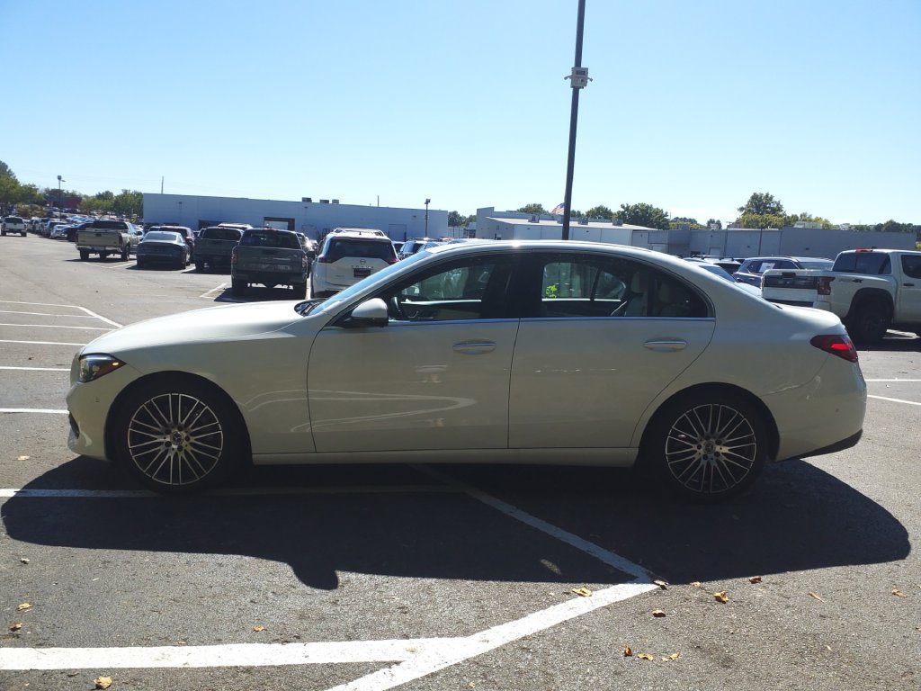 Used 2023 Mercedes-Benz C 300 4MATIC Sedan image 4