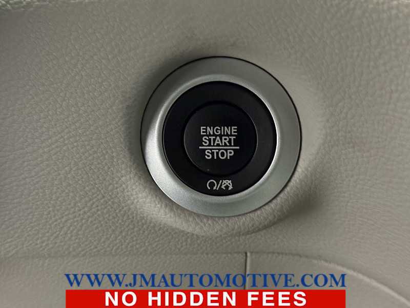 Used 2021 Chrysler Pacifica Touring-L AWD/4WD image 41