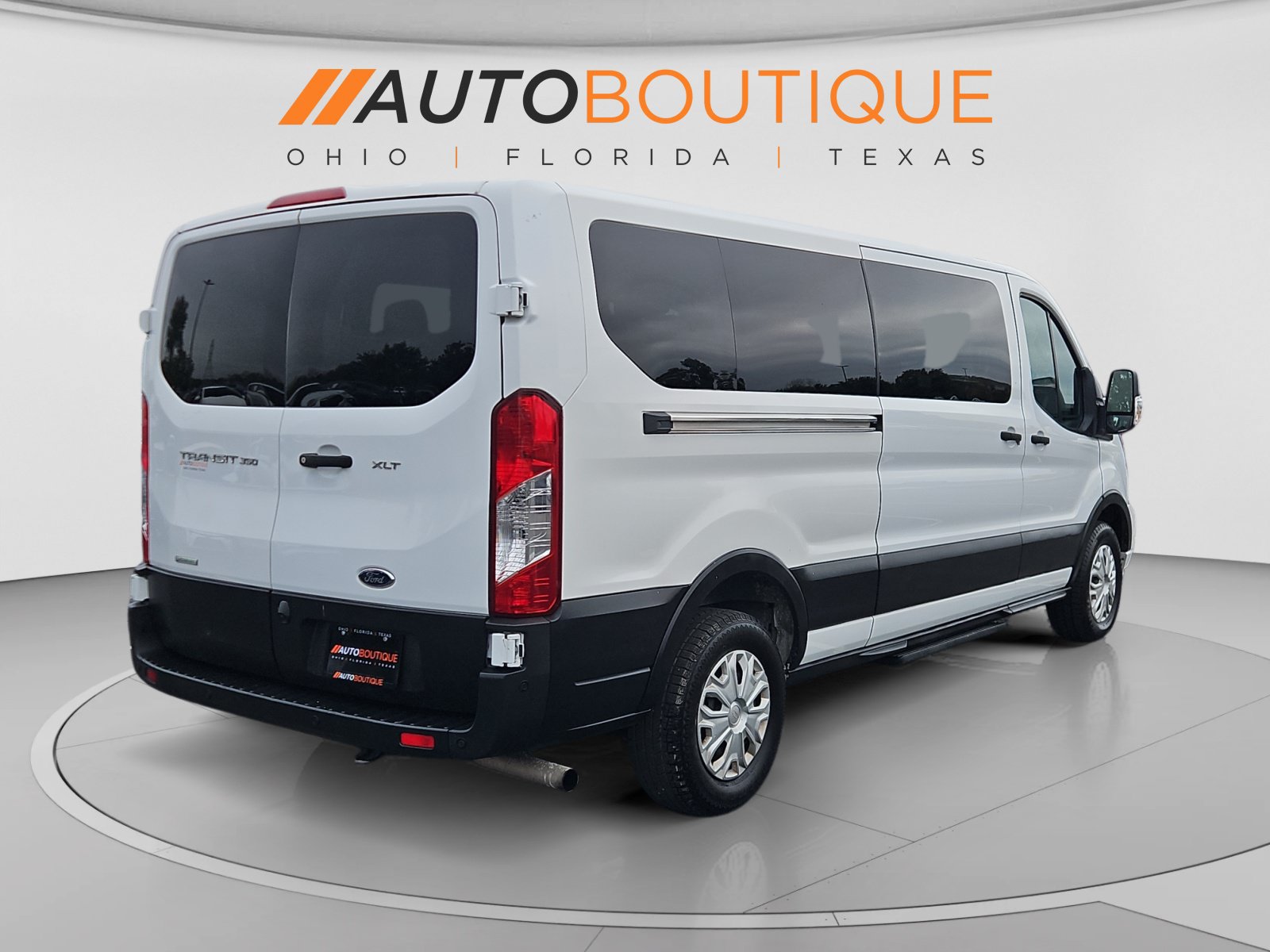 Used 2023 Ford Transit 350 XLT RWD image 5
