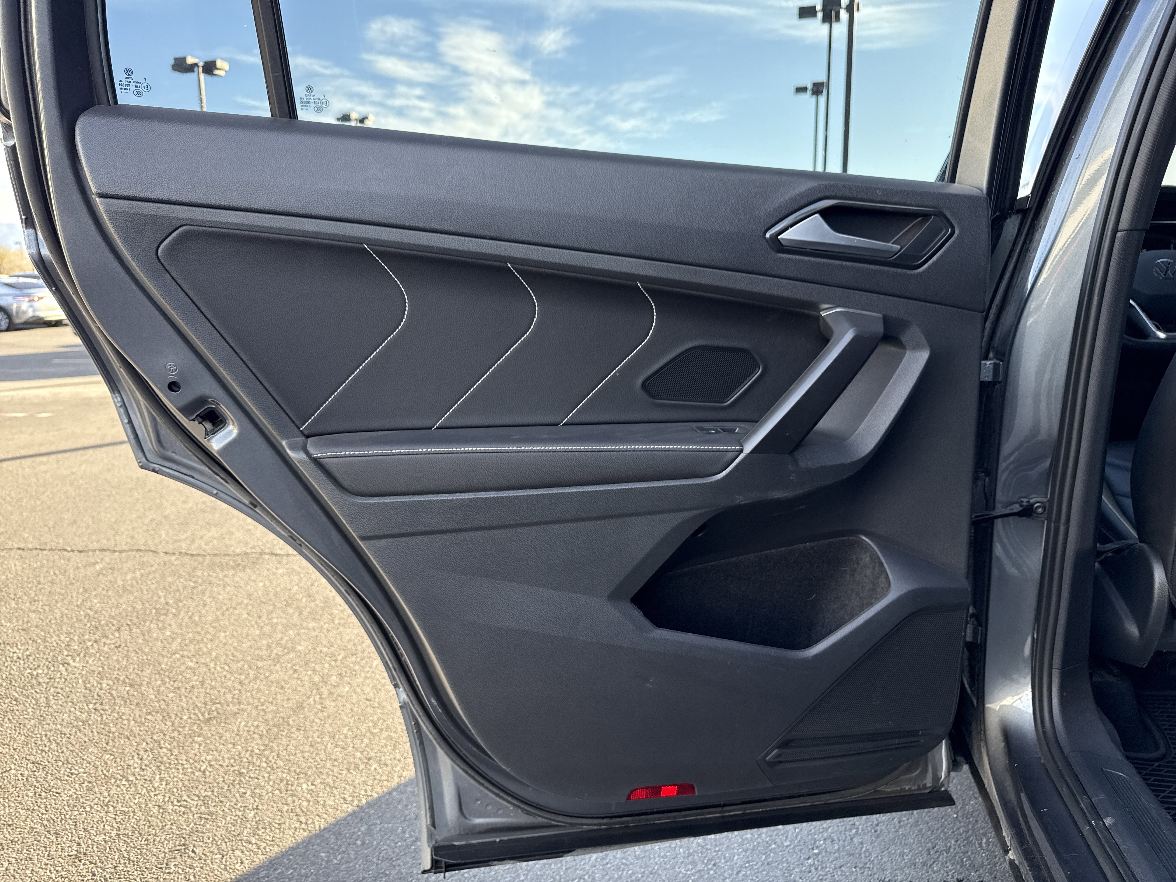 Used 2022 Volkswagen Tiguan SEL R-Line image 21