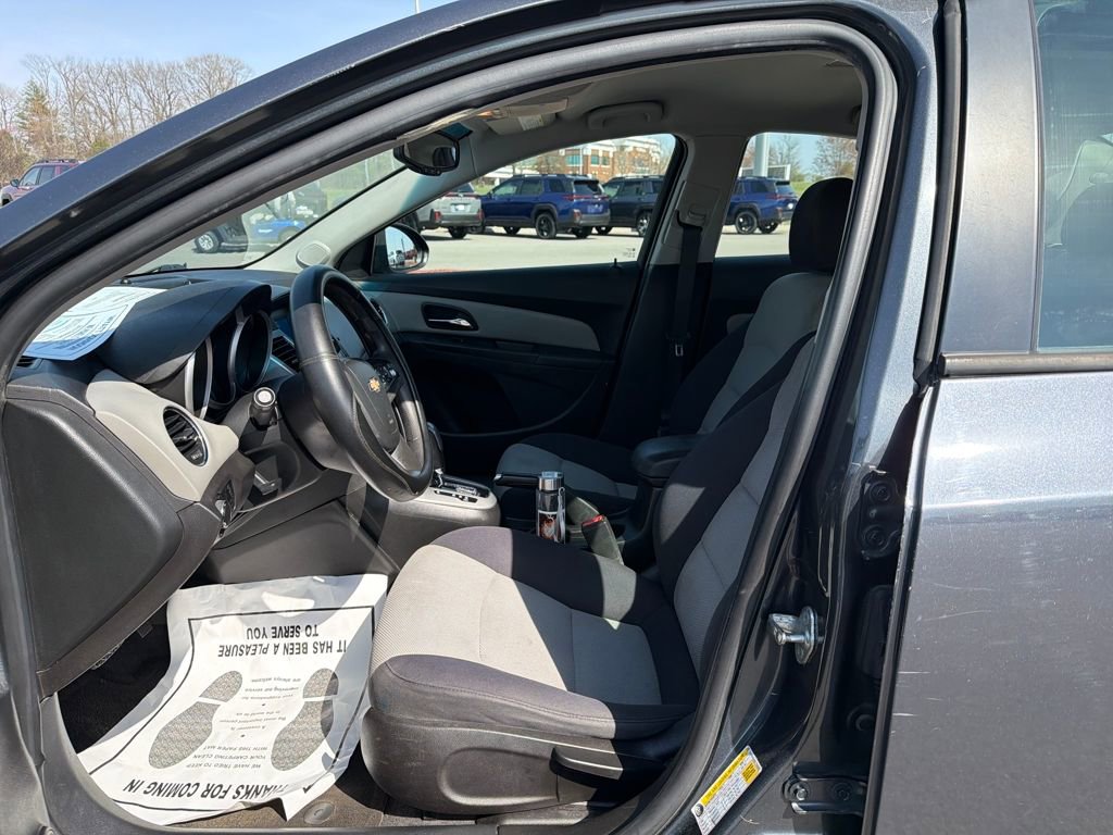 Used 2013 Chevrolet Cruze LS image 12