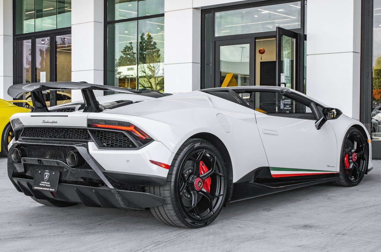 Used 2018 Lamborghini Huracan Performante AWD/4WD image 20