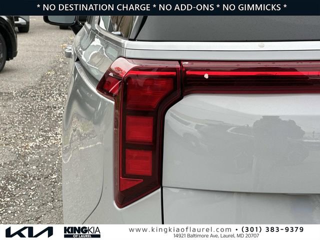 Used 2025 Kia Carnival EX image 29