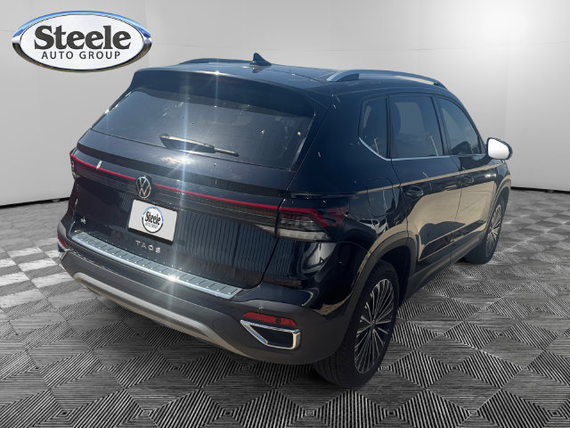 New 2025 Volkswagen Taos SE FWD image 4