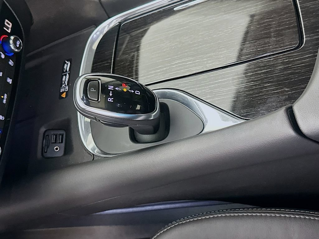 Used 2020 Buick Enclave Avenir w/ Avenir Technology Package FWD image 16