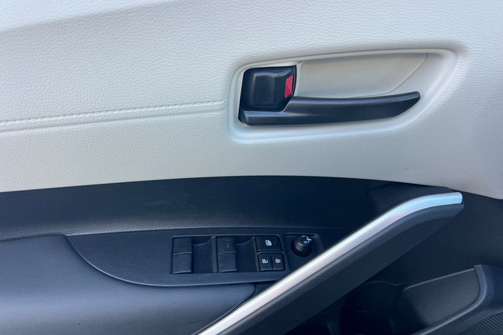 New 2026 Toyota Corolla Cross LE w/ Cold Weather Package image 8