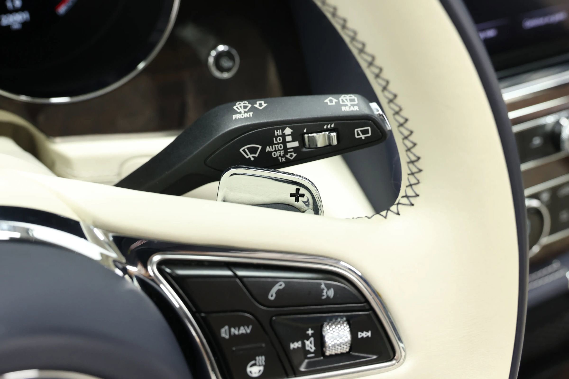 Used 2022 Bentley Bentayga image 33