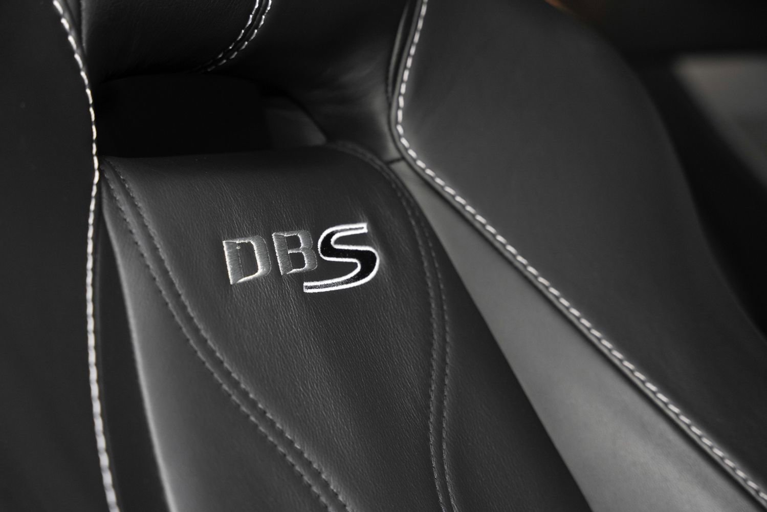 Used 2010 Aston Martin DBS Coupe image 27