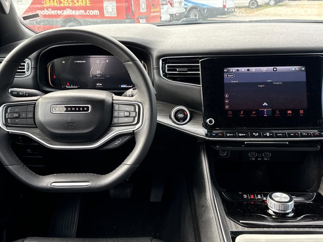 Used 2023 Jeep Wagoneer L Series II image 4