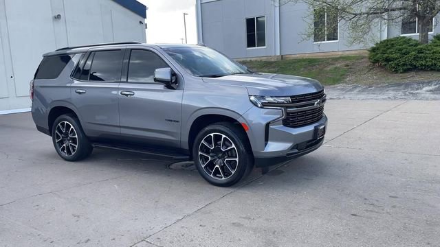 Used 2022 Chevrolet Tahoe RST w/ Luxury Package AWD/4WD image 2