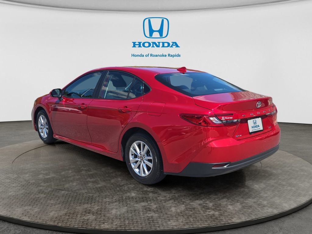 Used 2025 Toyota Camry SE FWD image 3