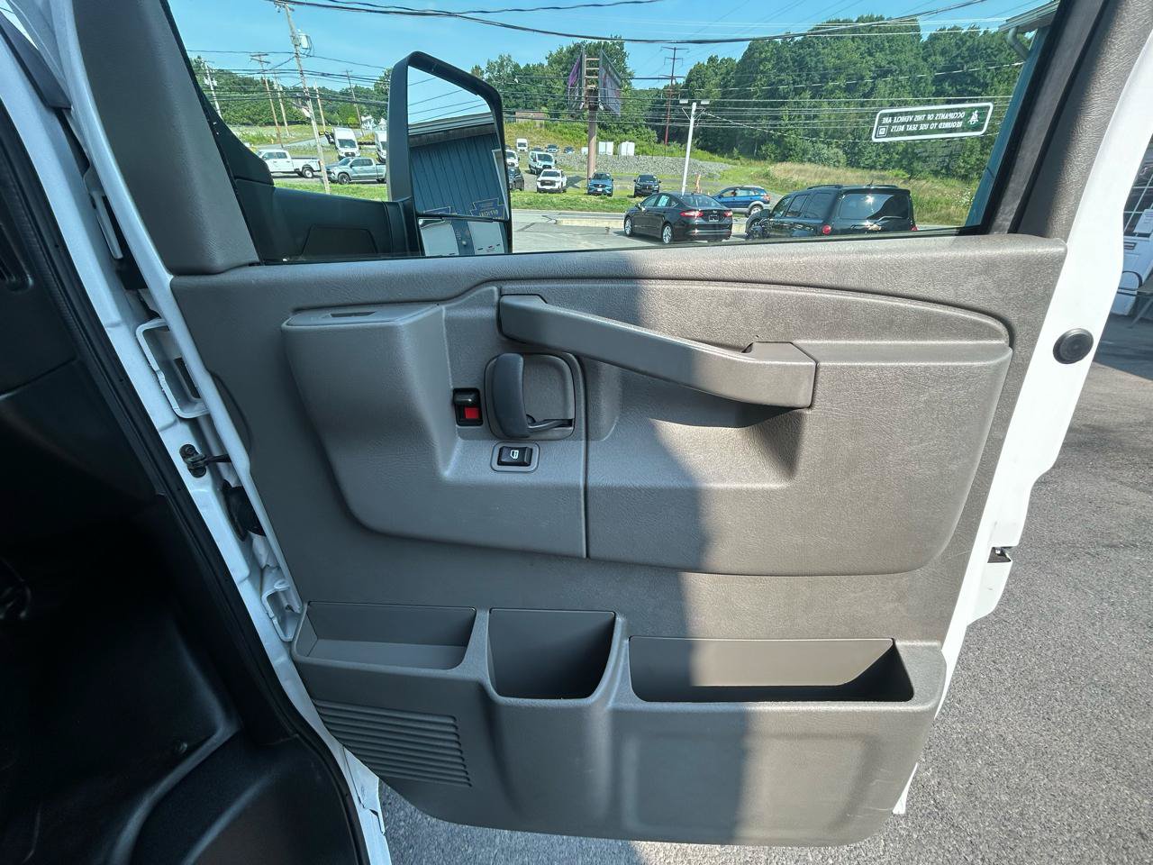 Used 2024 Chevrolet Express 3500 w/ Power Convenience Package RWD image 17