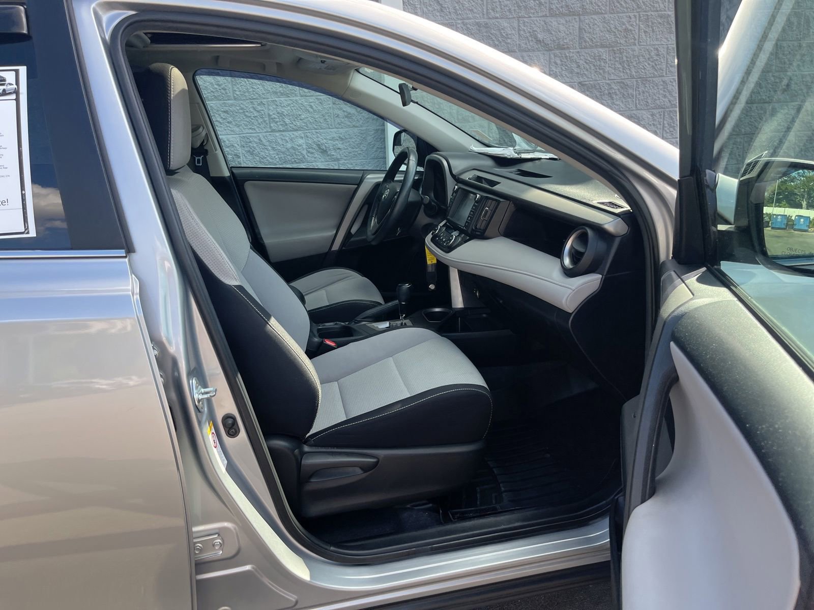 Used 2016 Toyota RAV4 XLE image 34