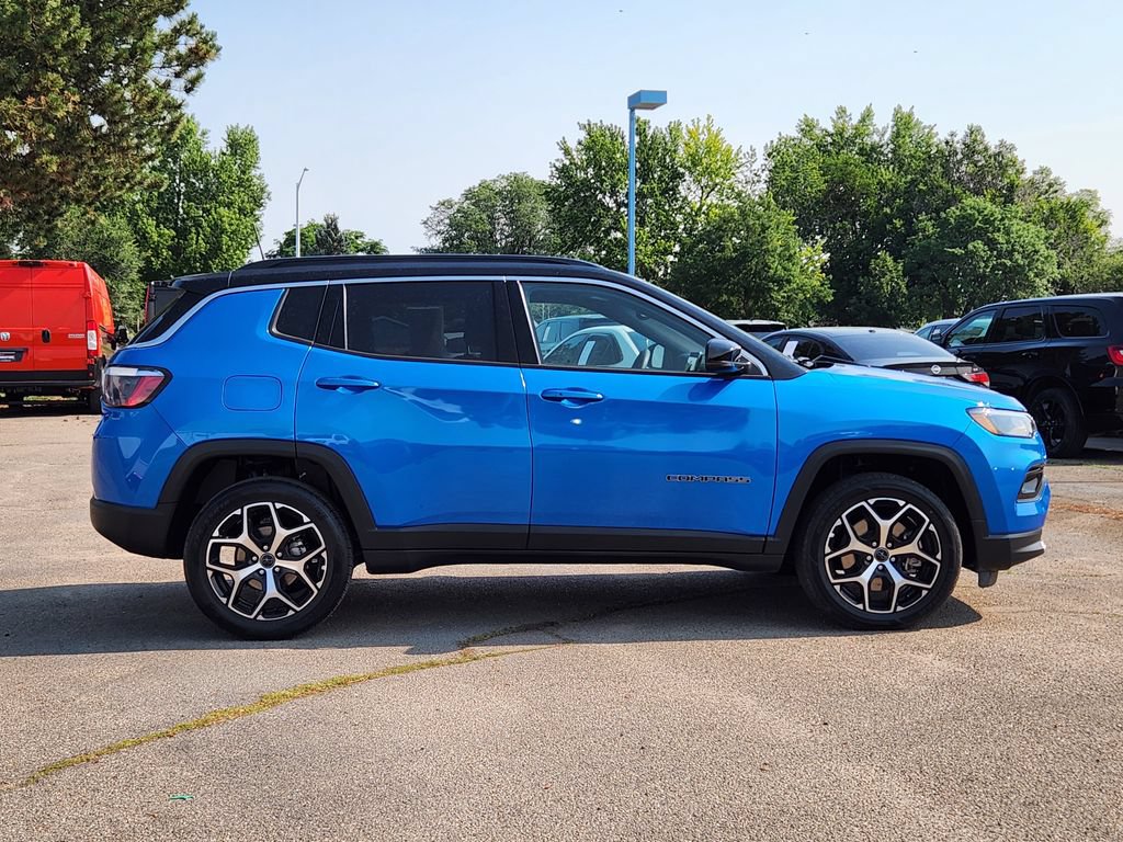 Used 2025 Jeep Compass Limited AWD/4WD image 2