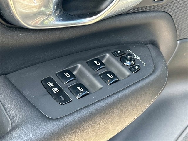 Used 2023 Volvo XC90 B6 Plus image 12