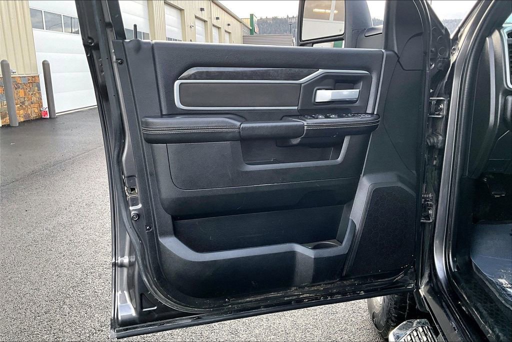 Used 2024 RAM 3500 Big Horn image 24