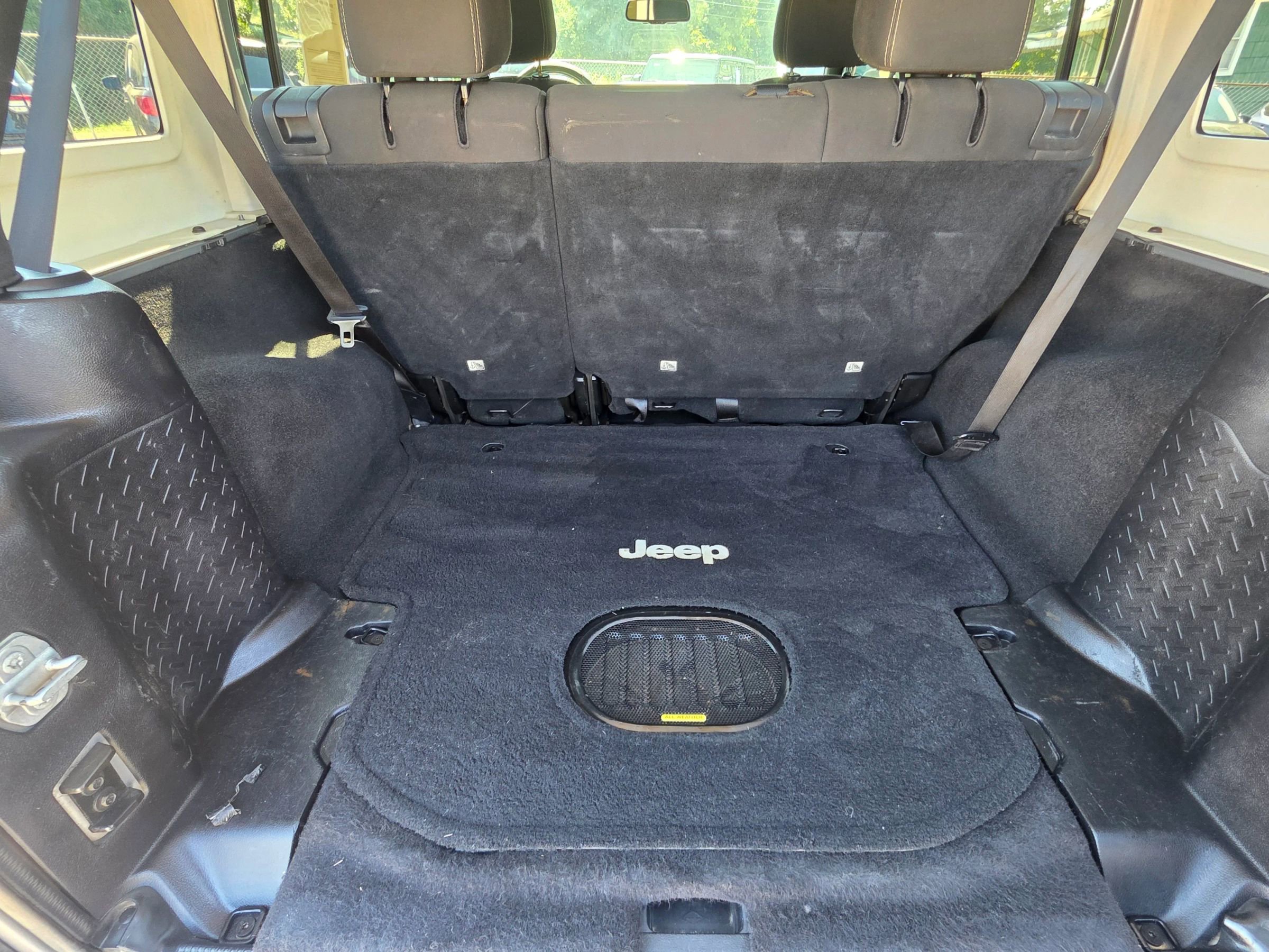 Used 2016 Jeep Wrangler Unlimited Sahara w/ Connectivity Group image 9