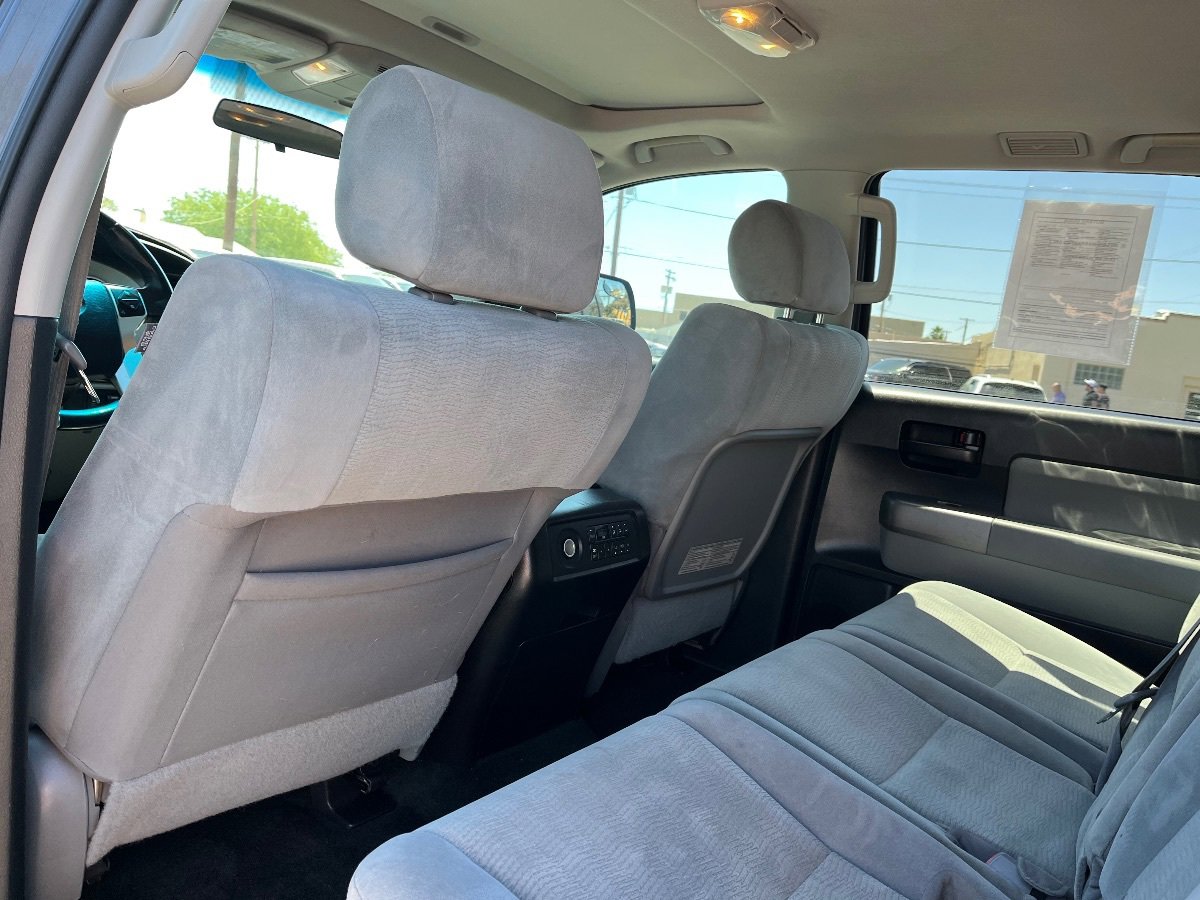 Used 2014 Toyota Sequoia SR5 AWD/4WD image 31