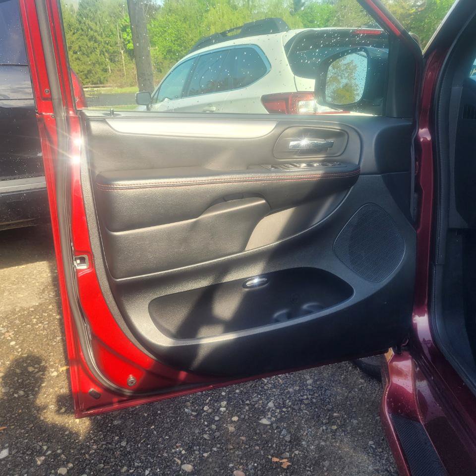 Used 2019 Dodge Grand Caravan GT FWD image 12