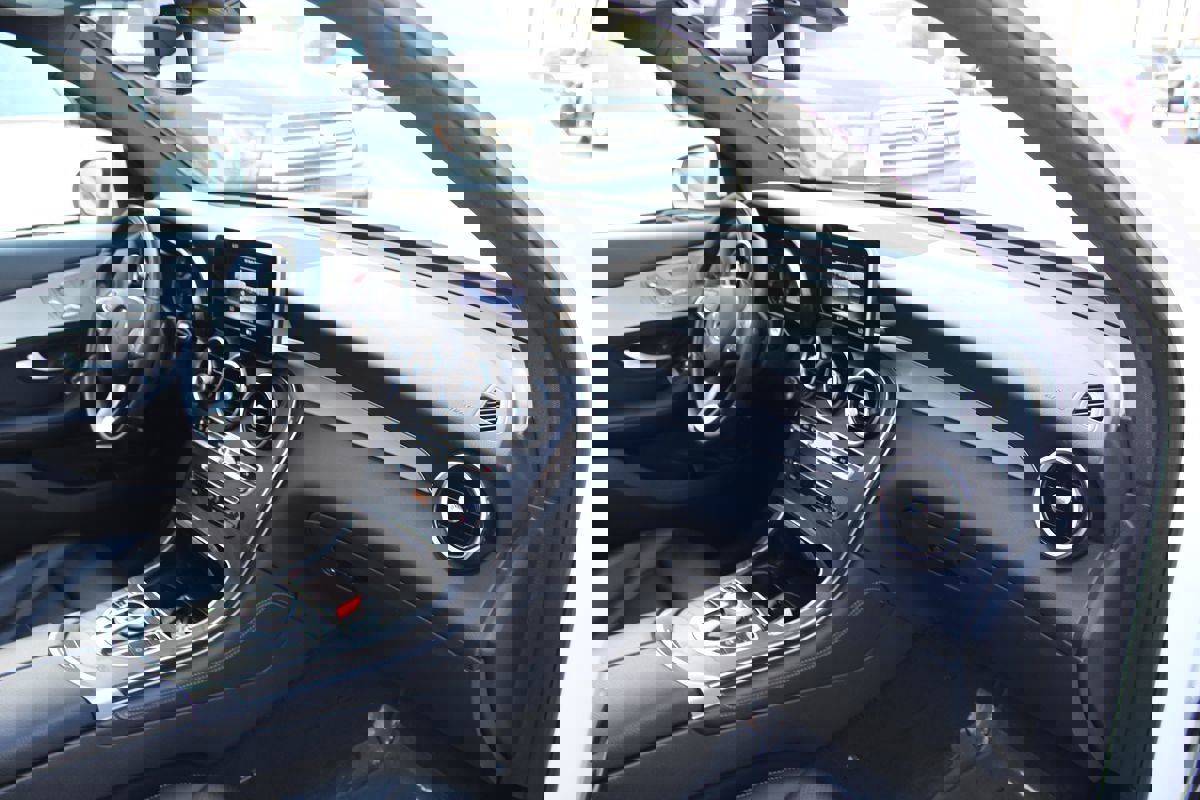 Used 2019 Mercedes-Benz GLC 300 4MATIC image 22