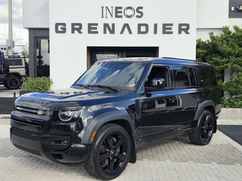 Used 2023 Land Rover Defender 130 X-Dynamic SE AWD/4WD image 2