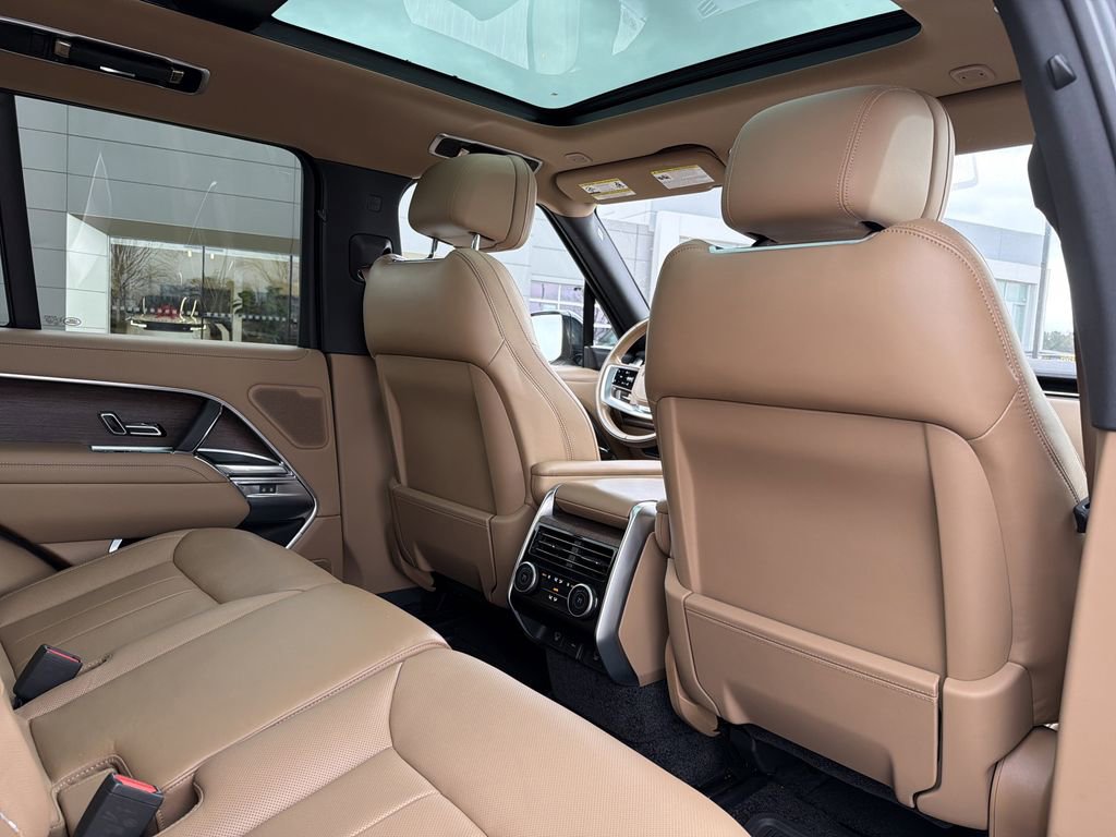 Used 2023 Land Rover Range Rover SE image 12