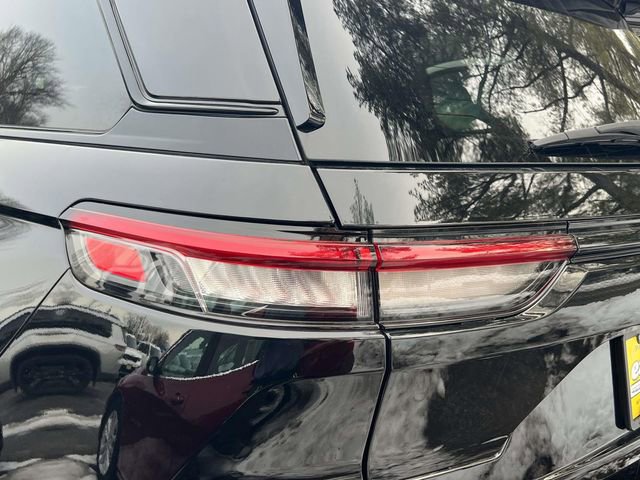 Certified 2023 Jeep Grand Cherokee Limited w/ Black Appearance Package image 7