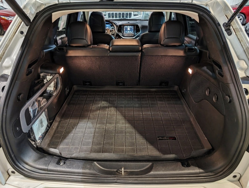 Used 2017 Jeep Cherokee Overland w/ Technology Group image 27