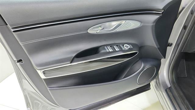 Used 2025 Genesis GV70 2.5T AWD/4WD image 20