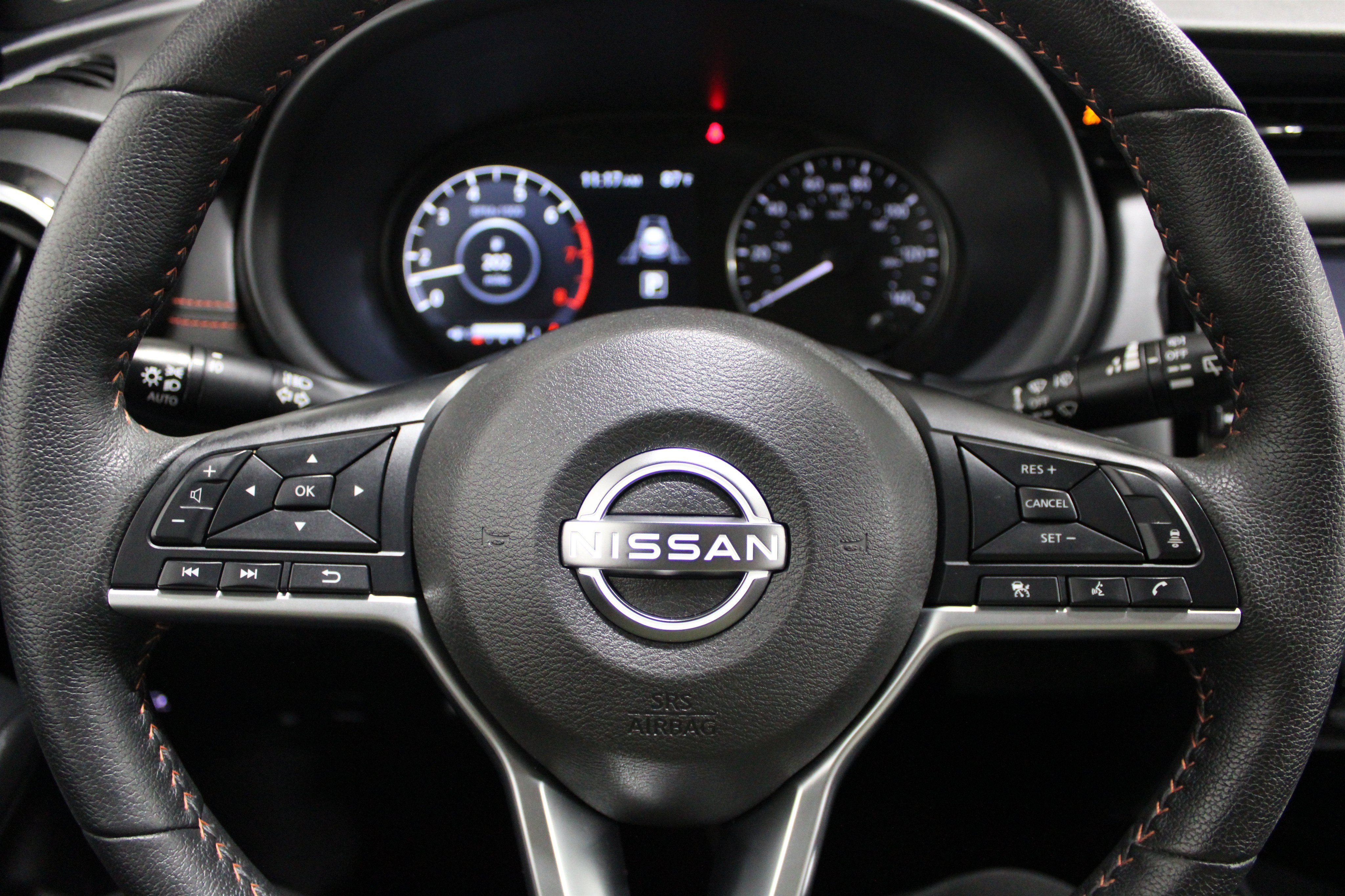 Used 2023 Nissan Kicks SR w/ SR Premium Package FWD image 7