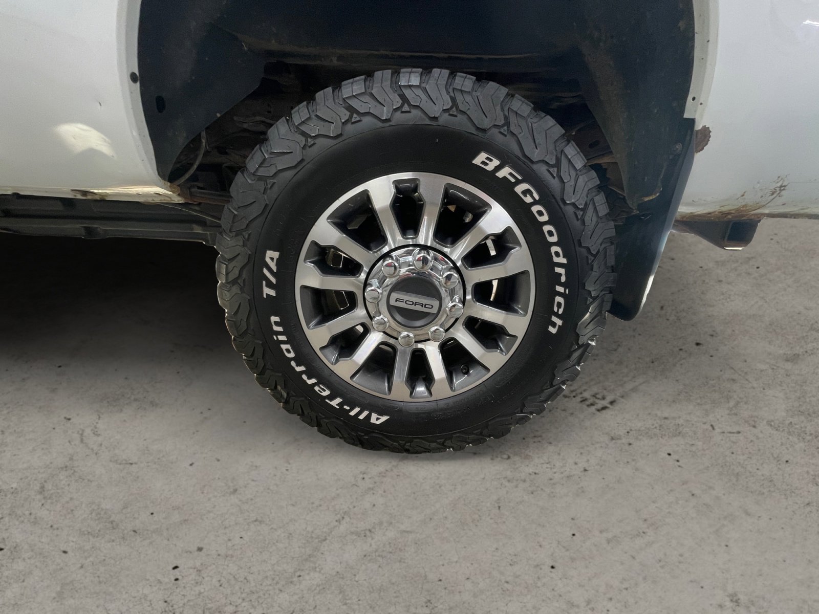 Used 2016 Ford F350 XLT w/ Snow Plow Prep Package image 14