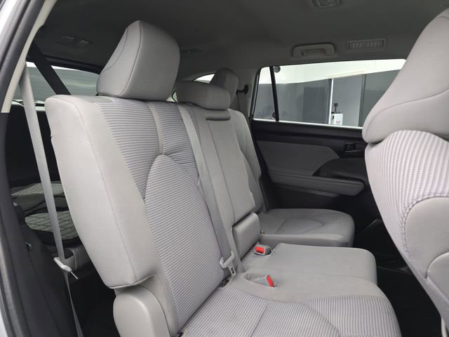 Used 2022 Toyota Highlander L image 38