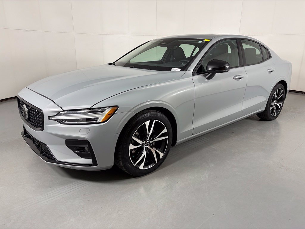 Used 2025 Volvo S60 B5 Plus FWD image 4