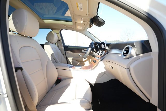 Used 2022 Mercedes-Benz GLC 300 4MATIC w/ Multimedia Package Lite image 39