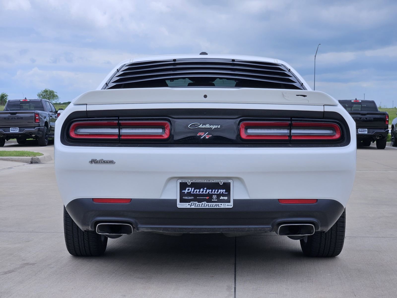 Used 2018 Dodge Challenger R/T RWD image 8
