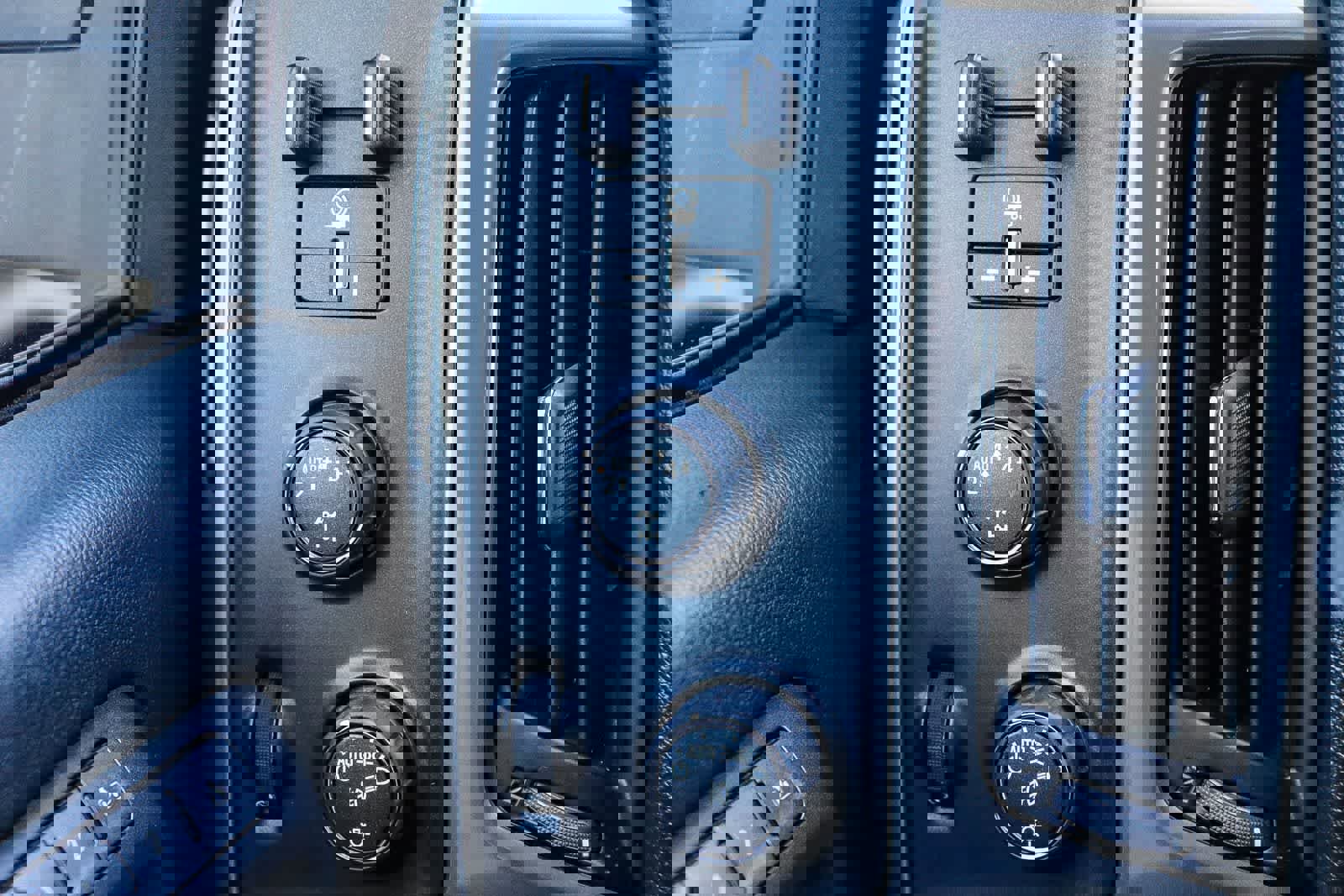 Used 2017 Chevrolet Silverado 1500 High Country image 26