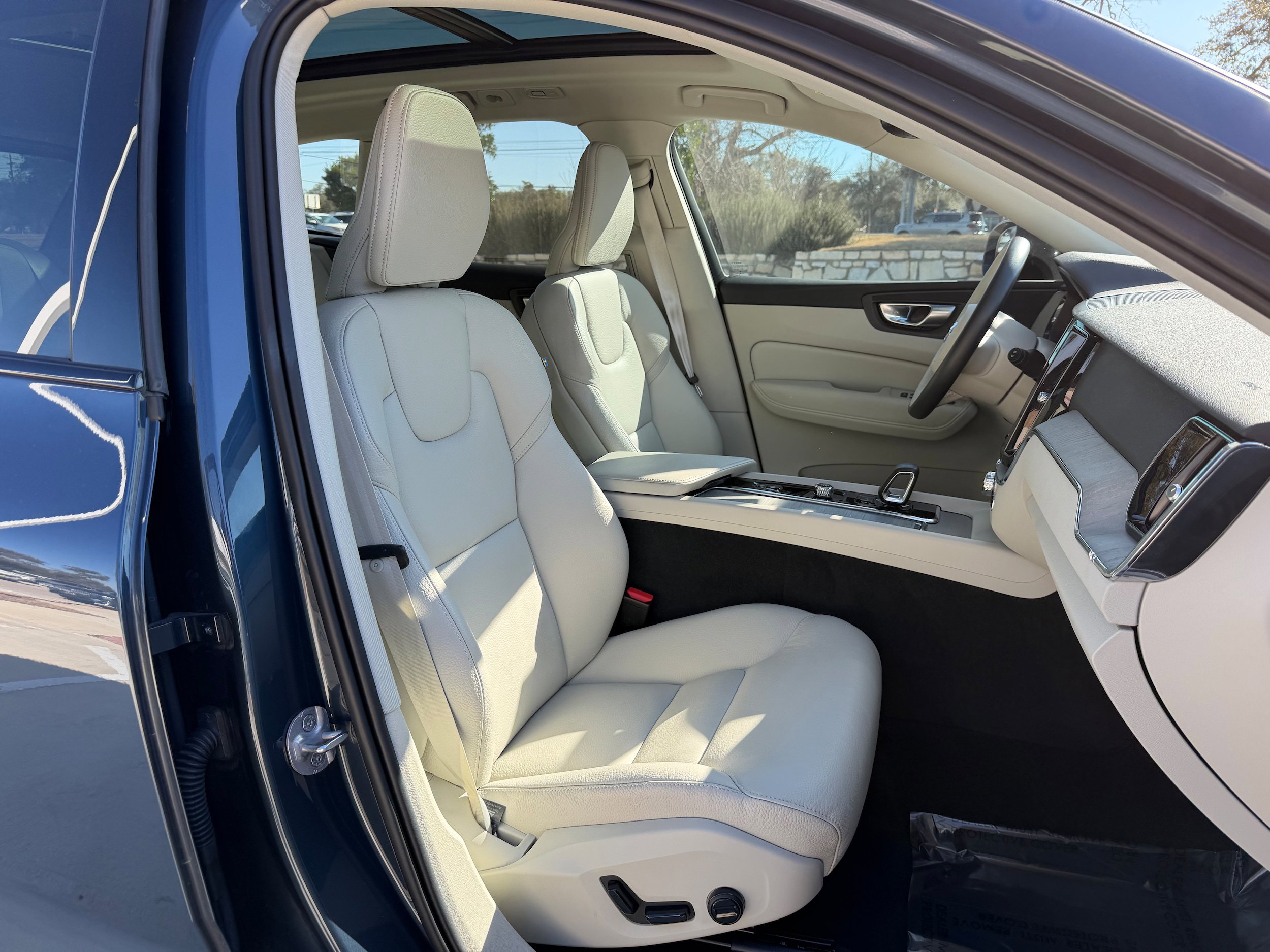 Certified 2024 Volvo XC60 B5 Plus image 10