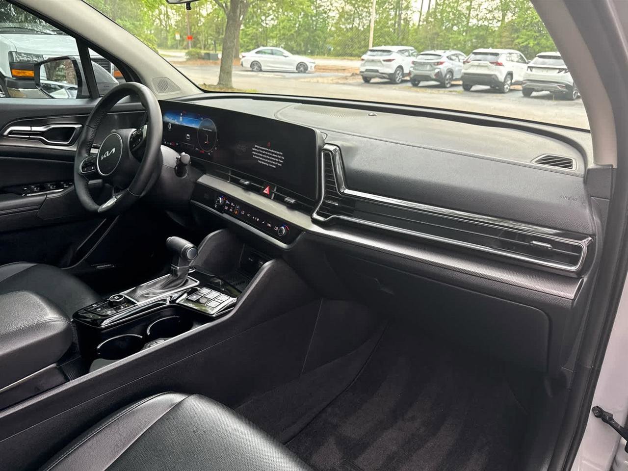 Used 2025 Kia Sportage SX image 17