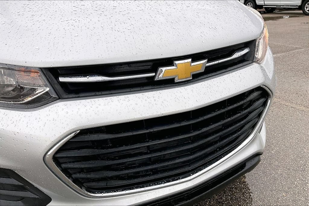 Used 2022 Chevrolet Trax LS w/ Tint and Cruise Package FWD image 34