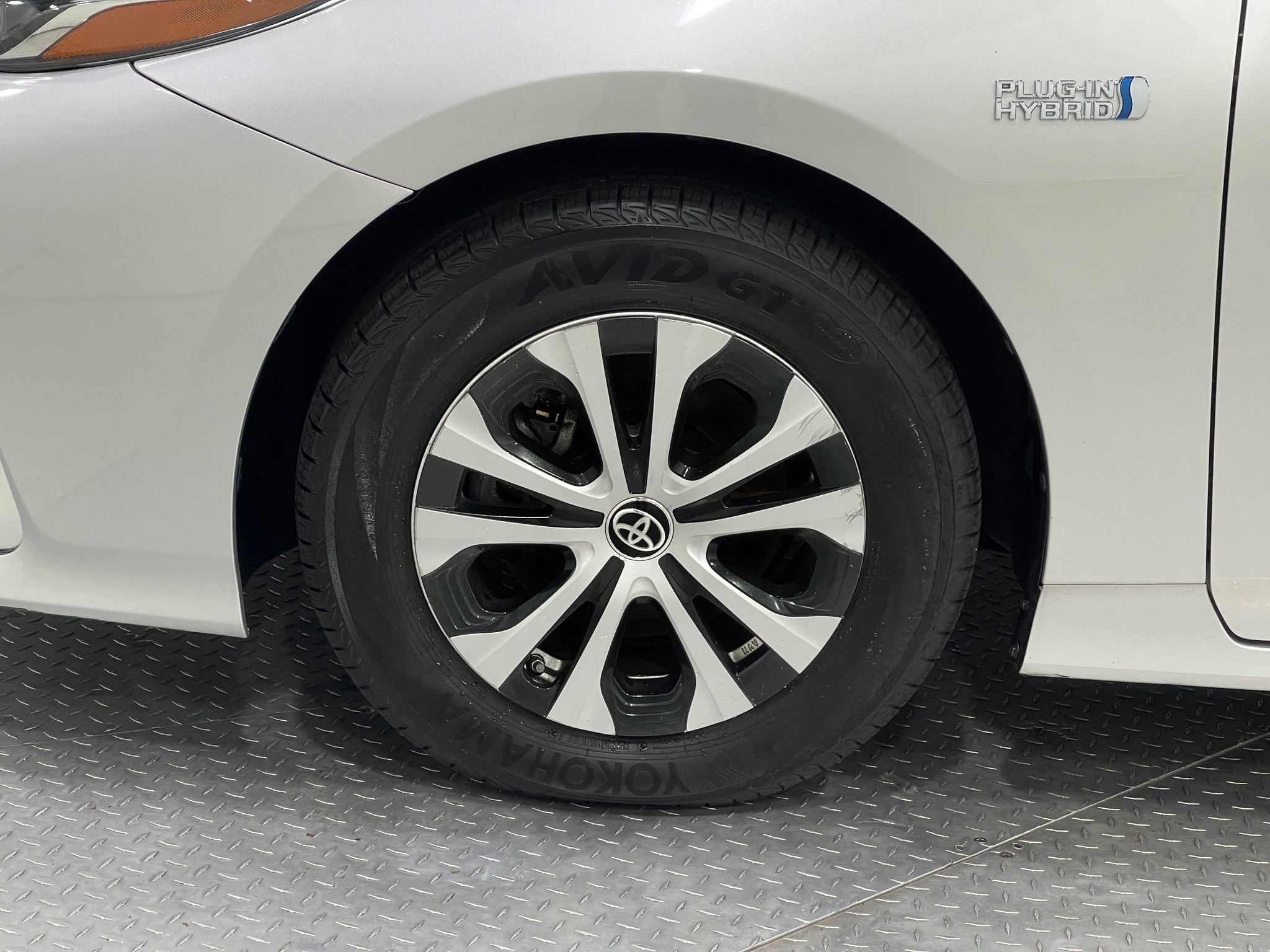 Used 2020 Toyota Prius Prime LE image 32