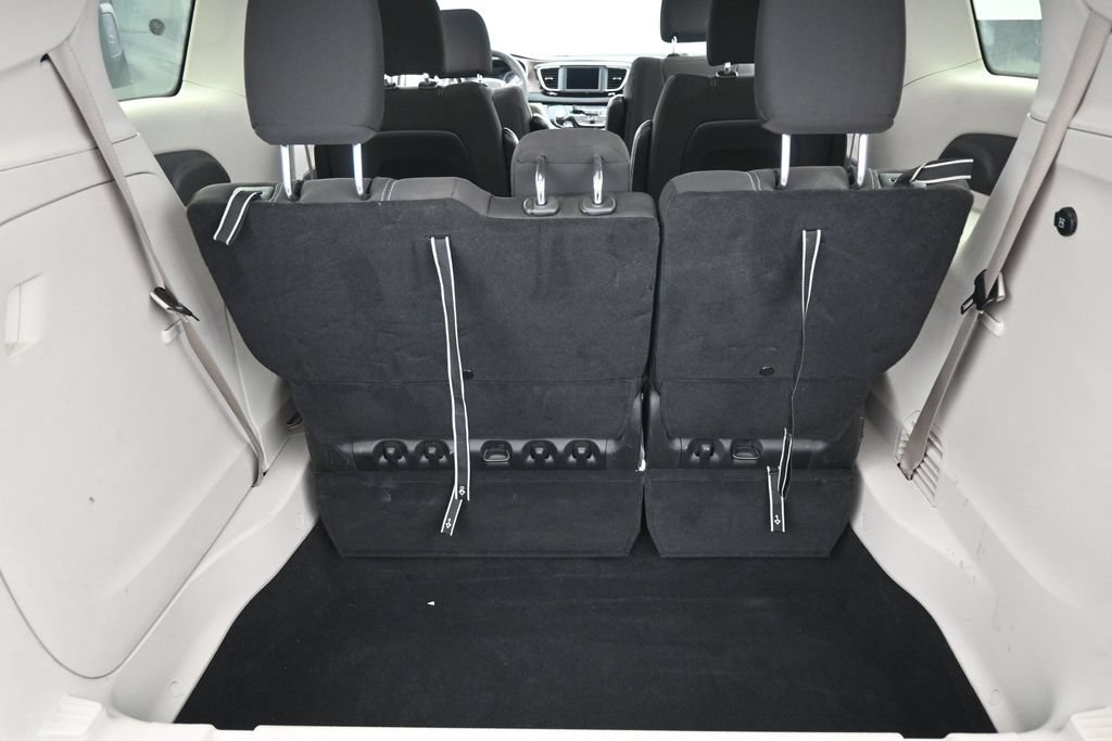 Used 2022 Chrysler Voyager LX FWD image 27