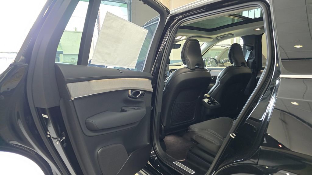 New 2026 Volvo XC90 B6 Ultra w/ Protection Package AWD/4WD image 16