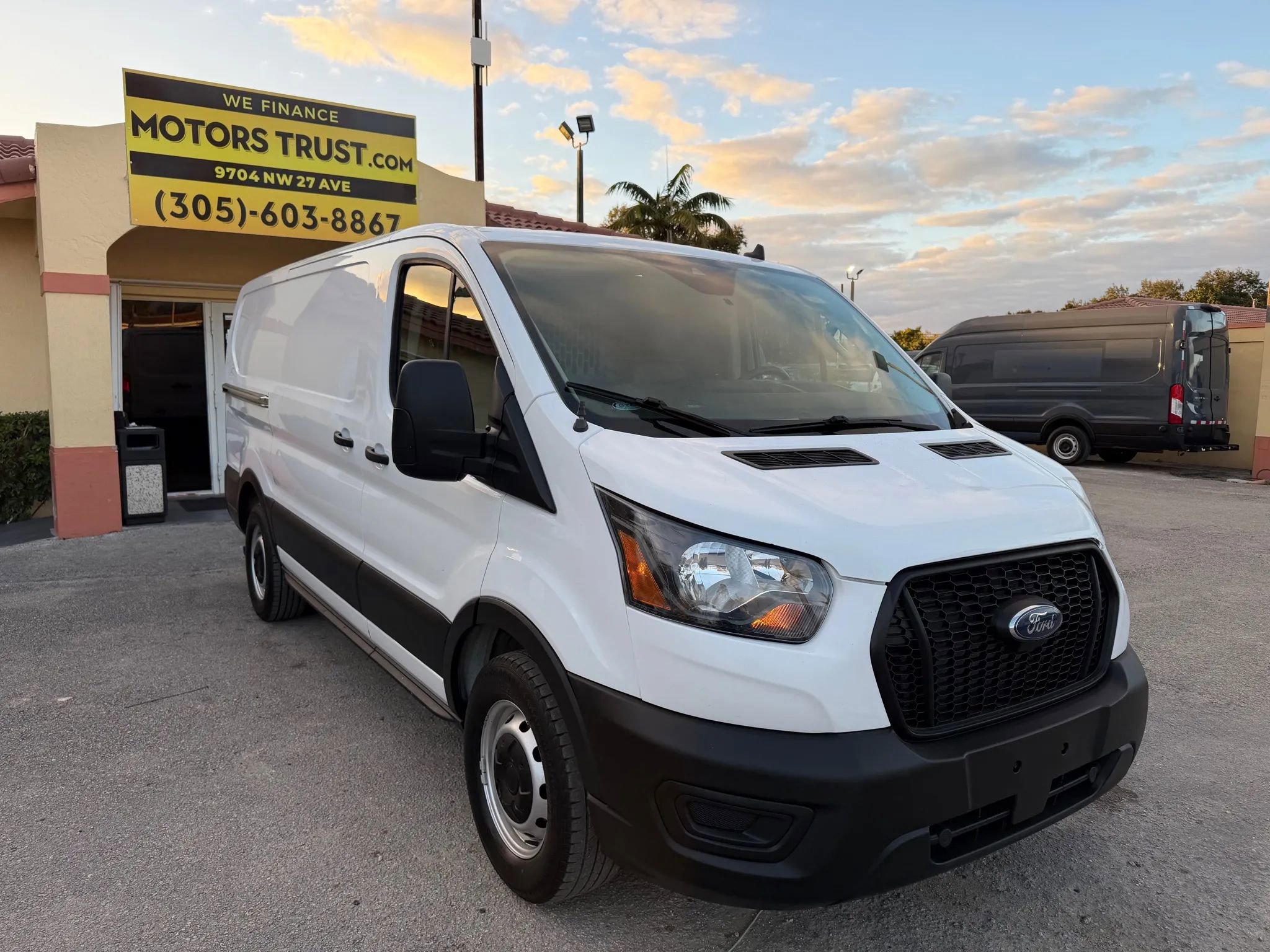 Used 2022 Ford Transit 150 Low Roof RWD image 10